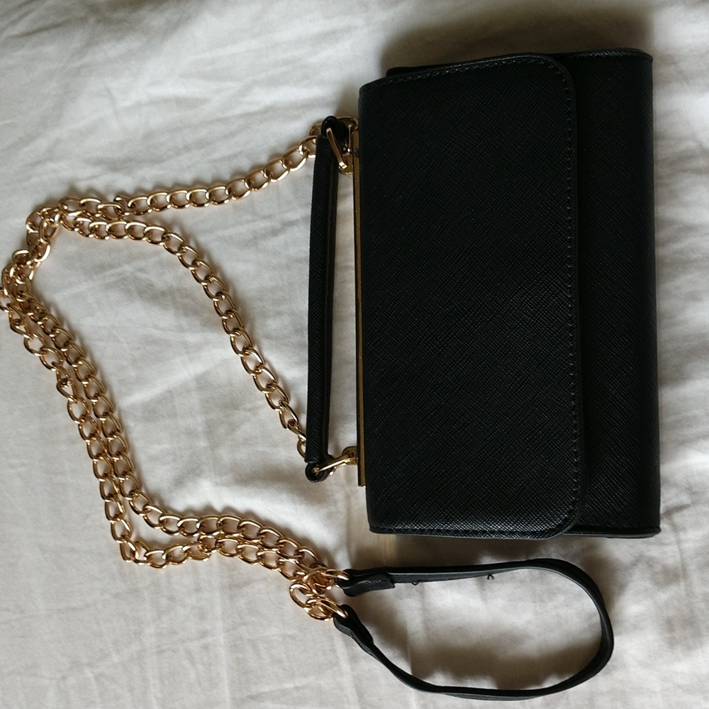 Call it Spring crossbody